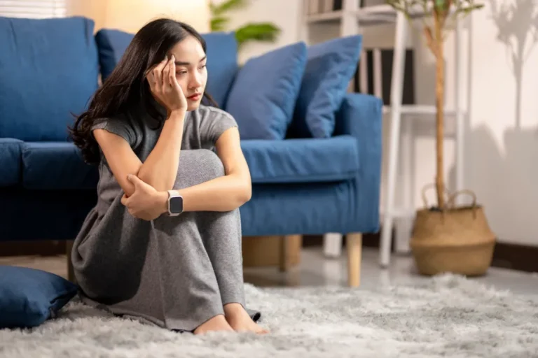 Woman experiencing gad vs social anxiety